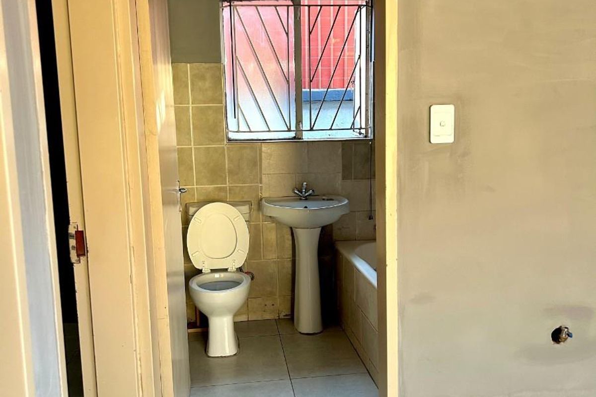2 Bedroom House to Rent in Soshanguve B2, Utilities Included - Photo 3