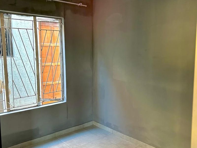 2 Bedroom House to Rent in Soshanguve B2, Utilities Included - Photo 4