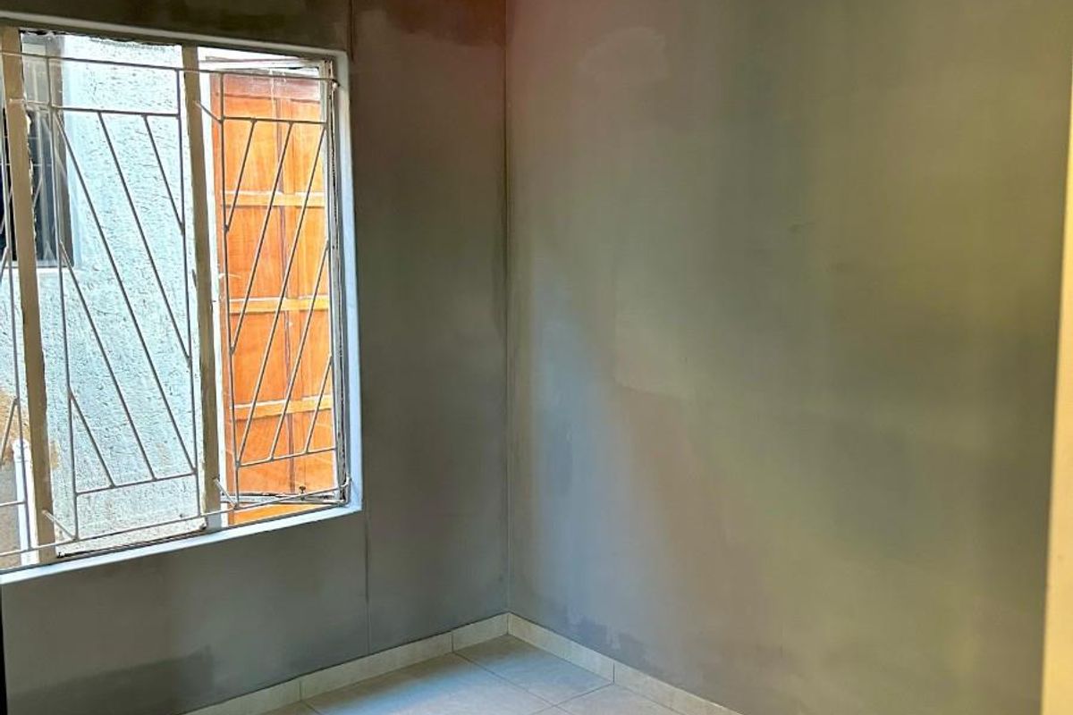 2 Bedroom House to Rent in Soshanguve B2, Utilities Included - Photo 4