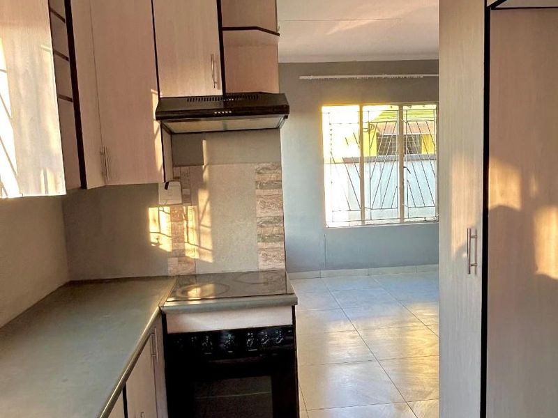 2 Bedroom House to Rent in Soshanguve B2, Utilities Included - Photo 6