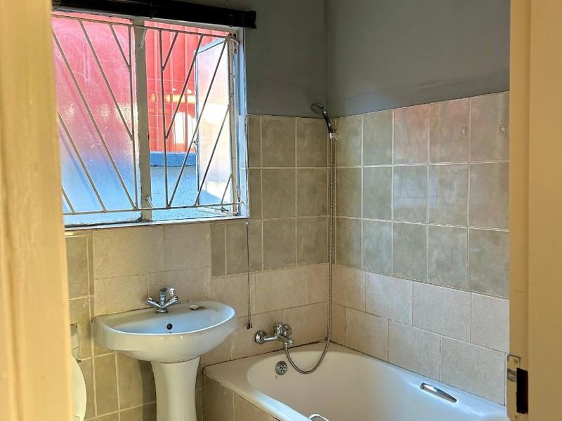 2 Bedroom House to Rent in Soshanguve B2, Utilities Included - Photo 2
