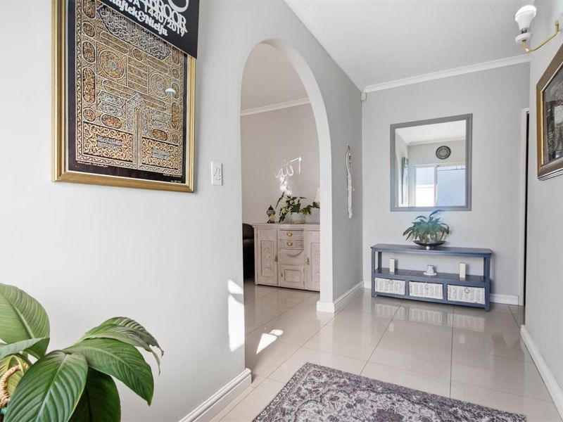 Immaculate Family Home - Prime Spot, Walking Distance to Goodwood Primary! - Photo 5