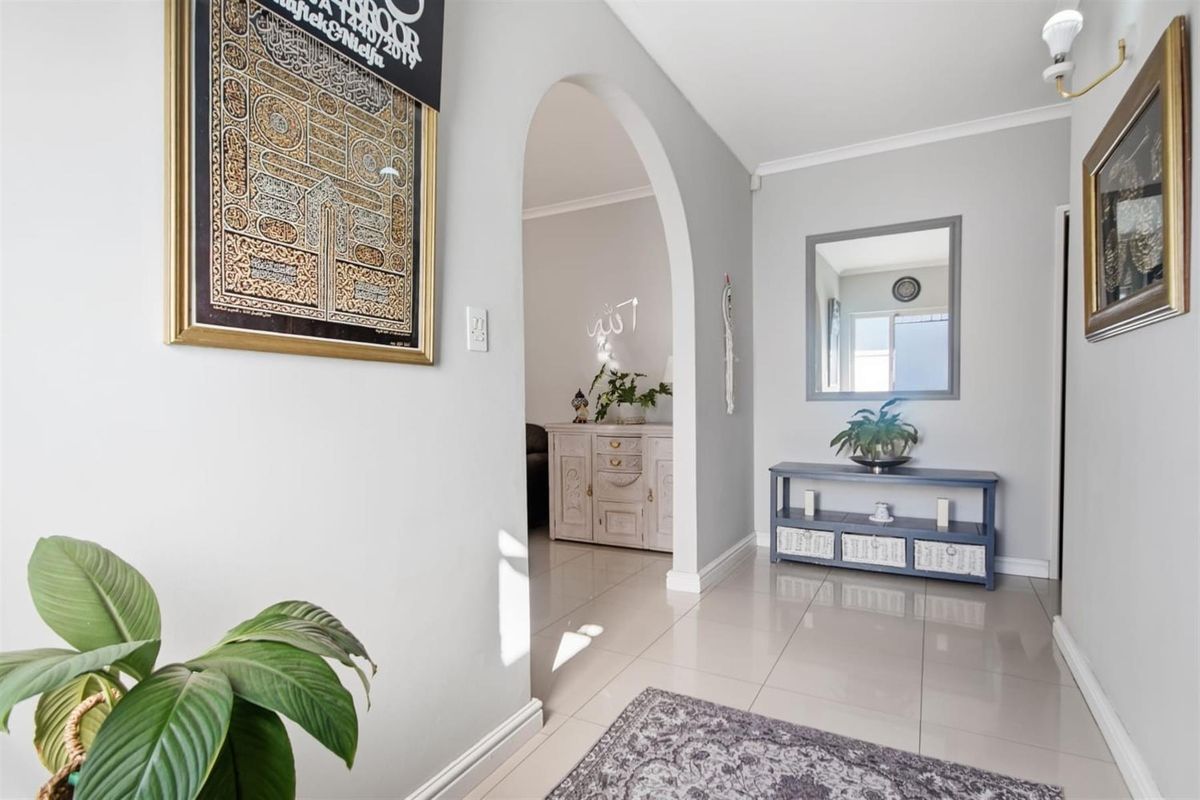 Immaculate Family Home - Prime Spot, Walking Distance to Goodwood Primary! - Photo 5