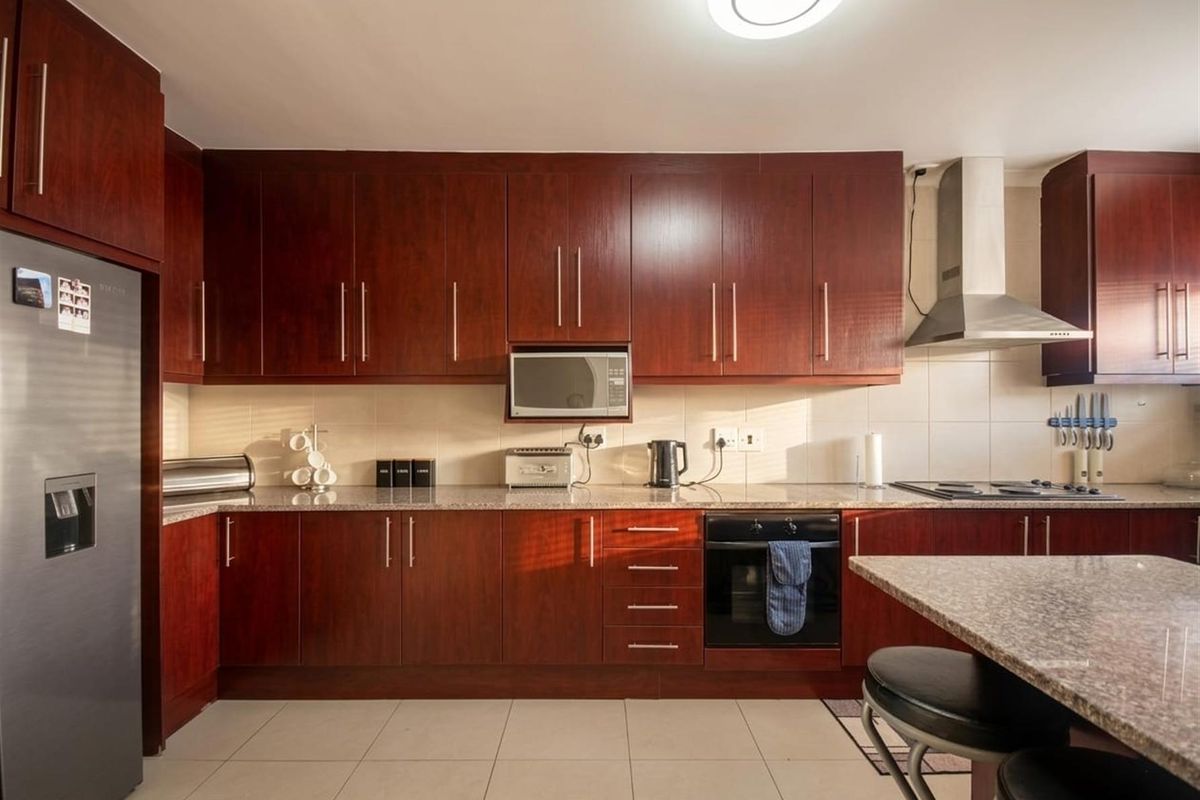 Immaculate Family Home - Prime Spot, Walking Distance to Goodwood Primary! - Photo 4
