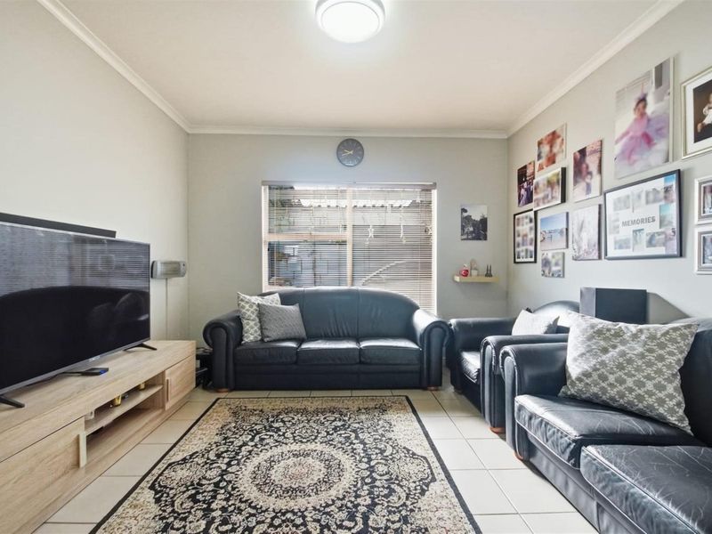 Immaculate Family Home - Prime Spot, Walking Distance to Goodwood Primary! - Photo 3