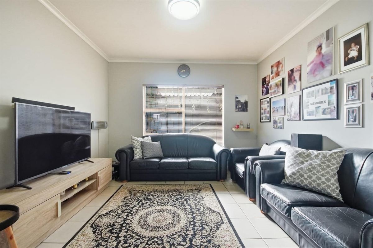 Immaculate Family Home - Prime Spot, Walking Distance to Goodwood Primary! - Photo 3