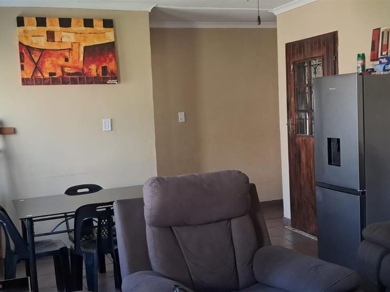 3 Bedroom House for Sale in Woodview, Phoenix, KwaZulu Natal - Photo 6