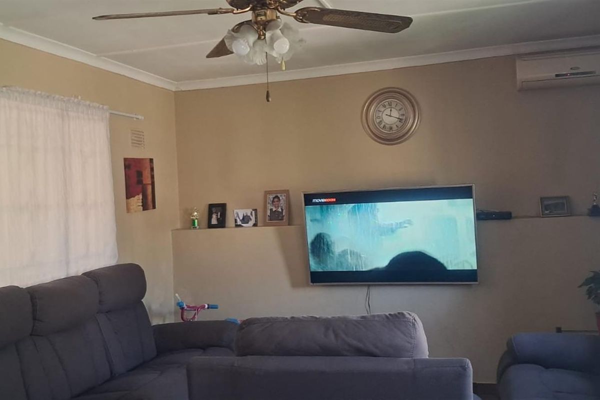 3 Bedroom House for Sale in Woodview, Phoenix, KwaZulu Natal - Photo 5