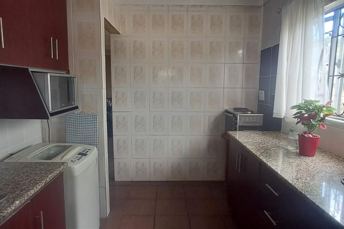 3 Bedroom House for Sale in Woodview, Phoenix, KwaZulu Natal - Photo 4