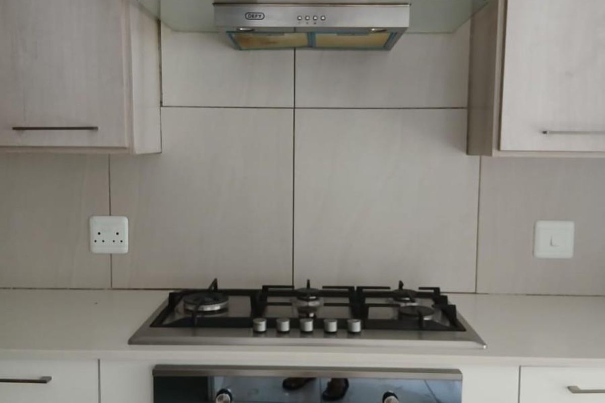 4 Bed,Pet Friendly Duplex To Rent in Bryanston, Sandton - Photo 4