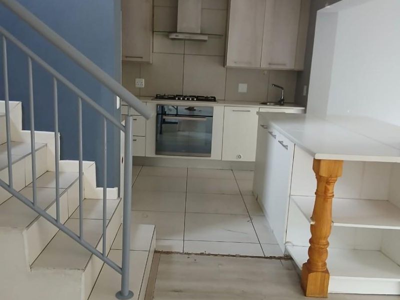 4 Bed,Pet Friendly Duplex To Rent in Bryanston, Sandton - Photo 3