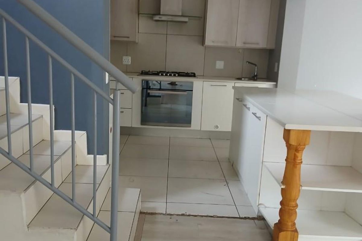 4 Bed,Pet Friendly Duplex To Rent in Bryanston, Sandton - Photo 3