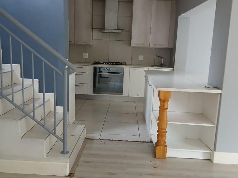 4 Bed,Pet Friendly Duplex To Rent in Bryanston, Sandton - Photo 2