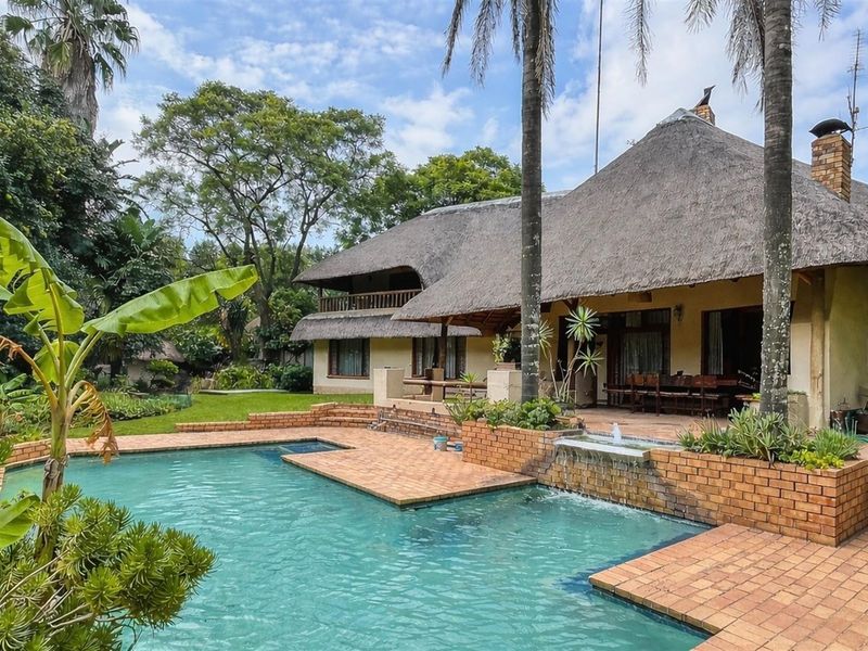 Expansive 5 Bedroomed  Family Home on Prime Street - Photo 2