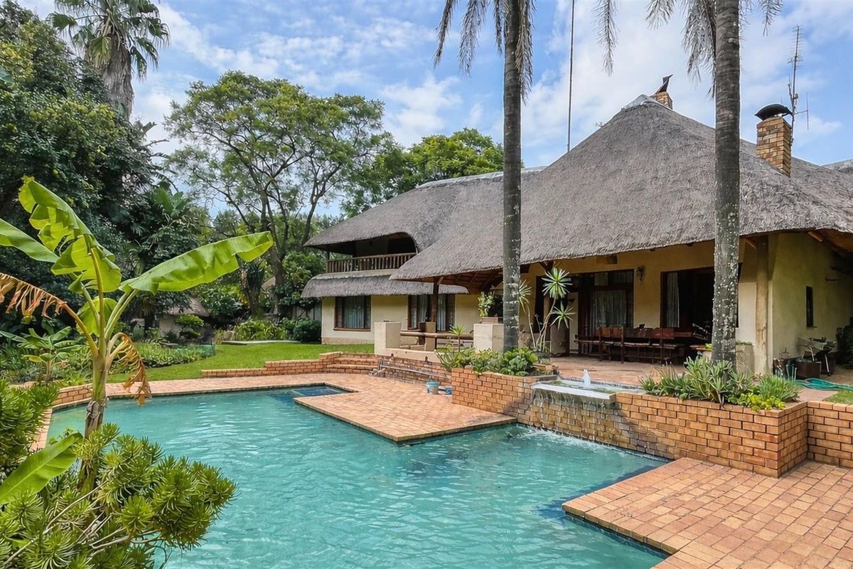 Expansive 5 Bedroomed  Family Home on Prime Street - Photo 2