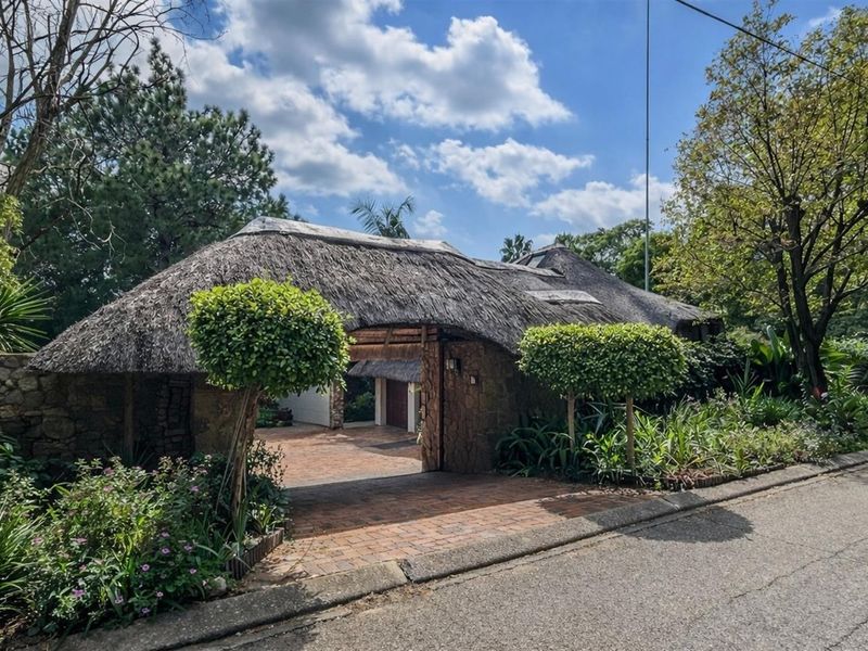 Expansive 5 Bedroomed  Family Home on Prime Street - Photo 3