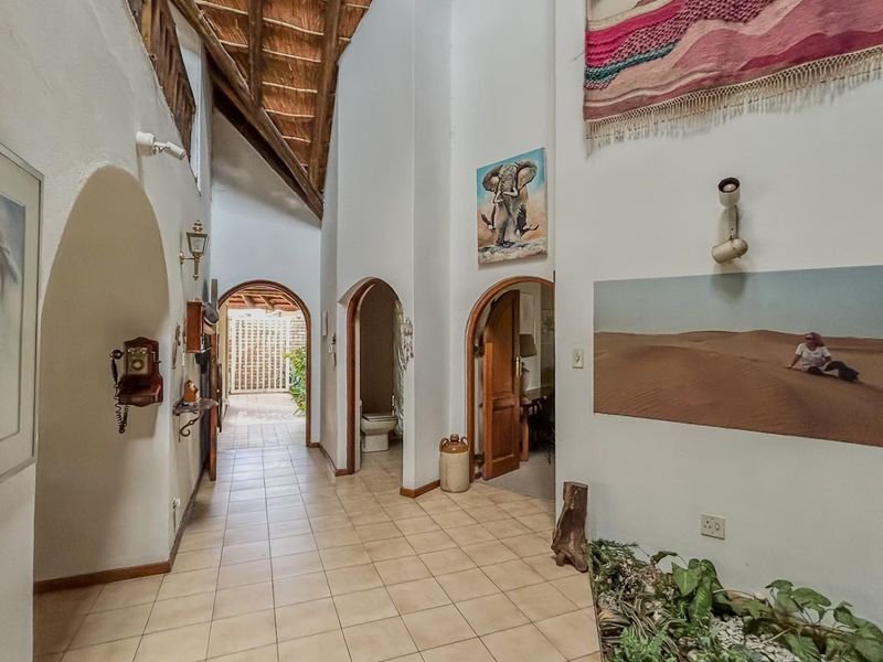 Expansive 5 Bedroomed  Family Home on Prime Street - Photo 7