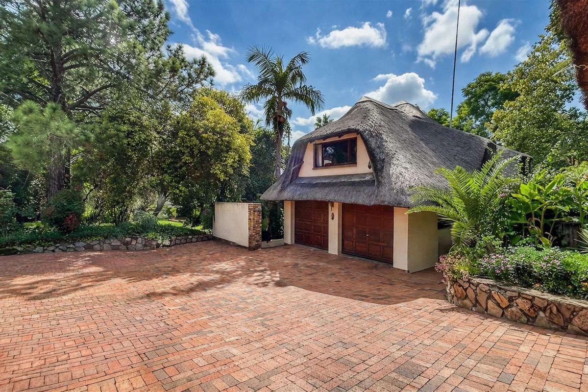 Expansive 5 Bedroomed  Family Home on Prime Street - Photo 5