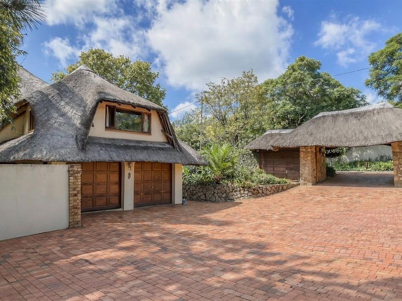 Expansive 5 Bedroomed  Family Home on Prime Street - Photo 4