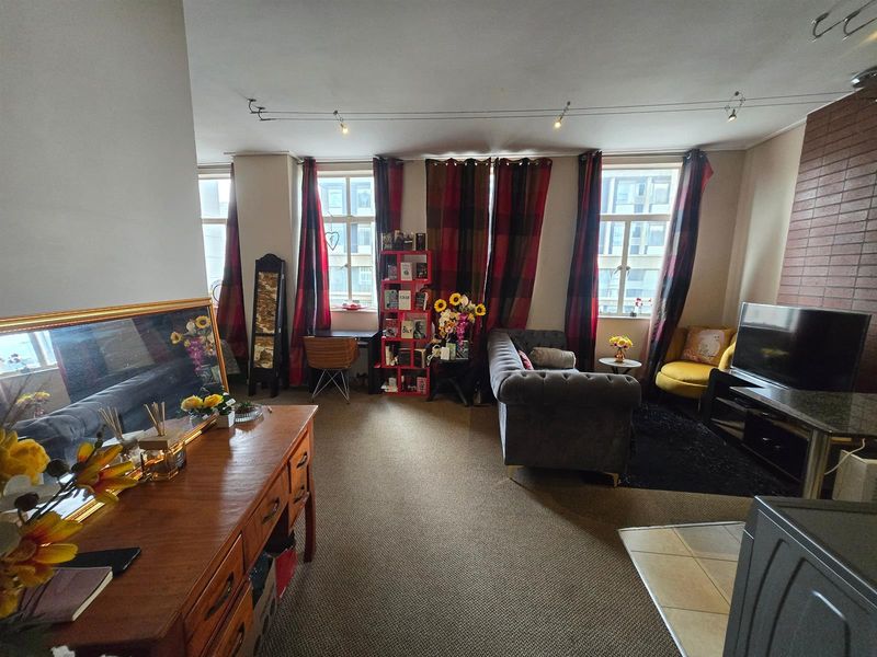 Secure, Contemporary Apartment living in the City - Marshalltown - Photo 3