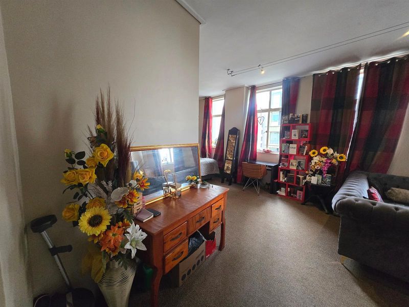 Secure, Contemporary Apartment living in the City - Marshalltown - Photo 2