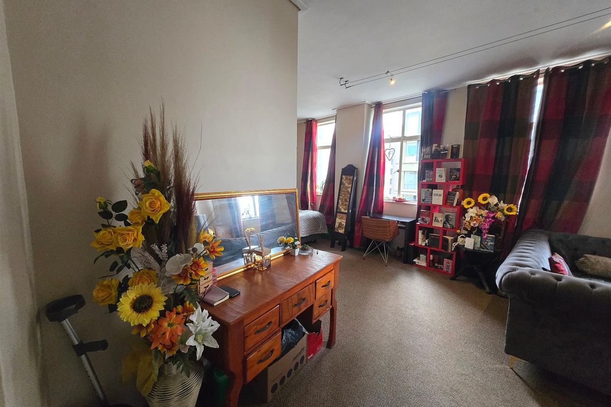 Secure, Contemporary Apartment living in the City - Marshalltown - Photo 2