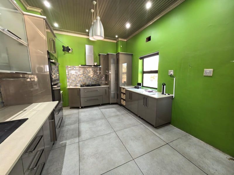 A Garden Sanctuary with Endless Potential in Heart of Herlear, Kimberley - Photo 7