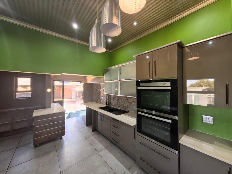 A Garden Sanctuary with Endless Potential in Heart of Herlear, Kimberley - Photo 8