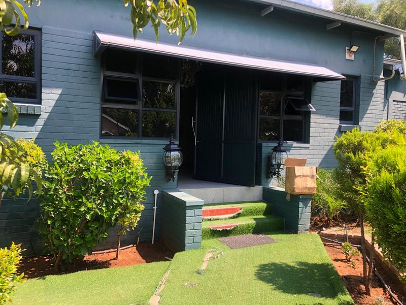 A Garden Sanctuary with Endless Potential in Heart of Herlear, Kimberley - Photo 3