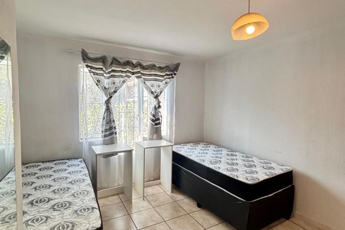 Prime Scottsville Apartment | Walk to UKZN | High-Return Unit +/- R12k pm | Secured Complex - Photo 3