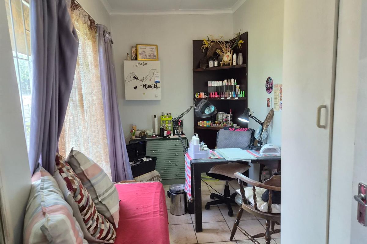 Affordable 2-Bedroom Home in Denneoord, Garden Route - Photo 3