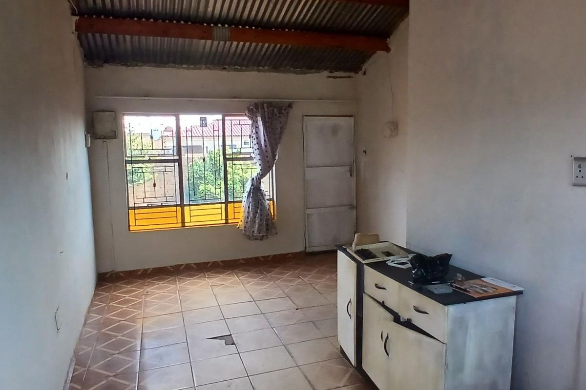 Investor's Collection in Soshanguve - Photo 3