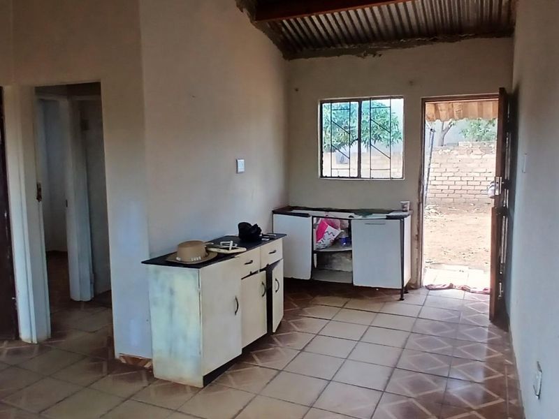 Investor's Collection in Soshanguve - Photo 4
