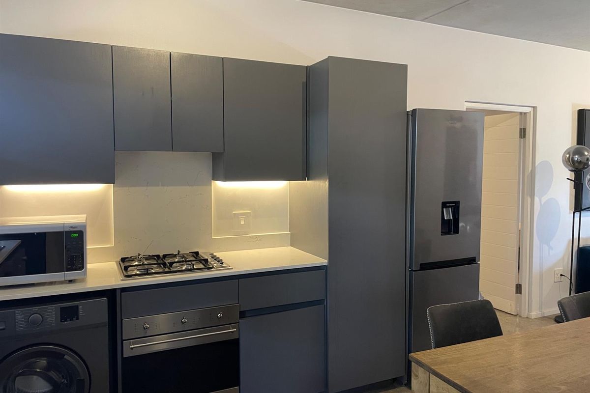 Fully Furnished 1 Bedroom Apartment To Rent in Hyde Park, Sandton - Photo 3