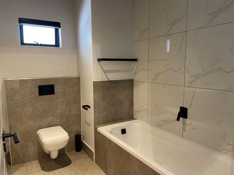 Fully Furnished 1 Bedroom Apartment To Rent in Hyde Park, Sandton - Photo 5