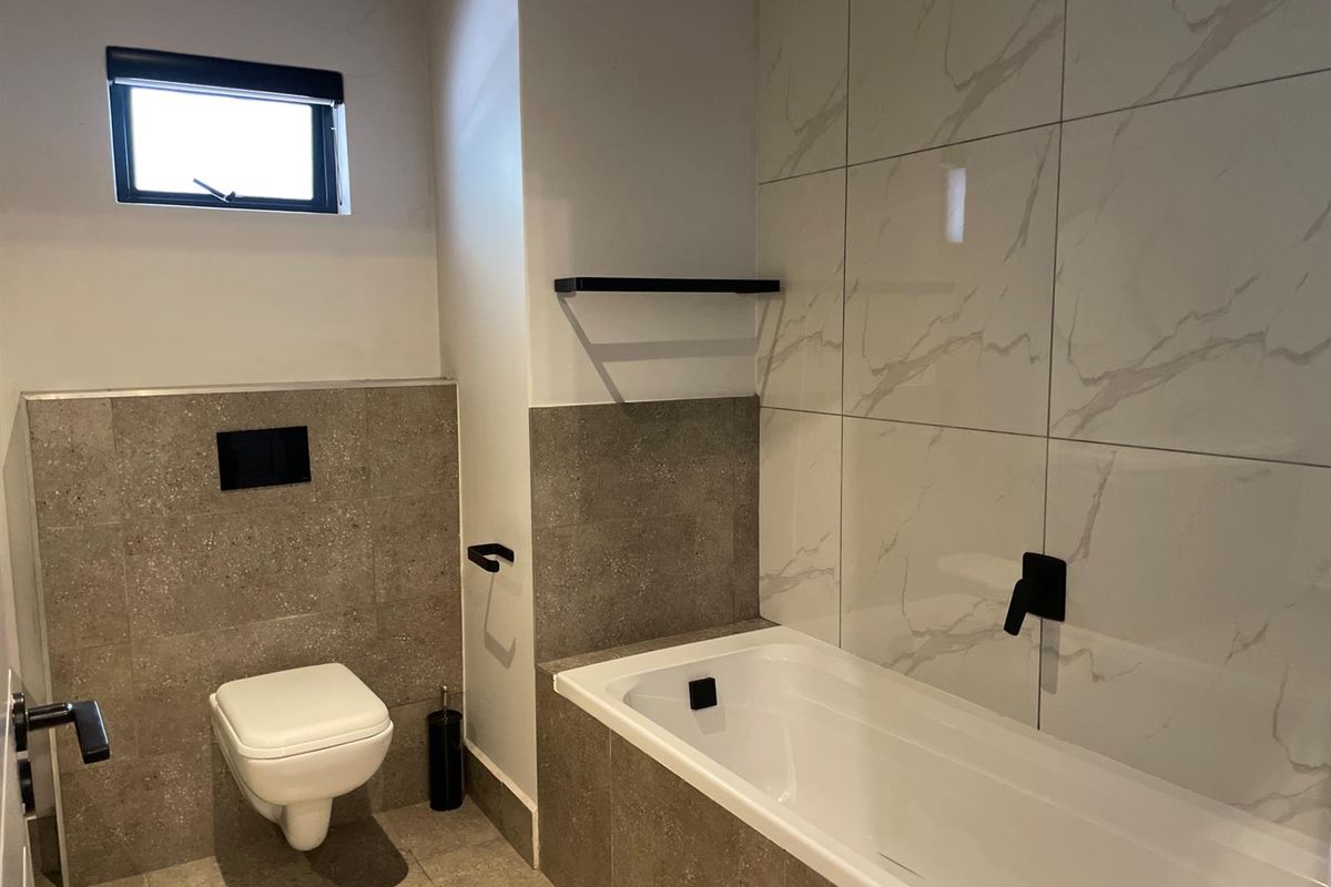 Fully Furnished 1 Bedroom Apartment To Rent in Hyde Park, Sandton - Photo 5