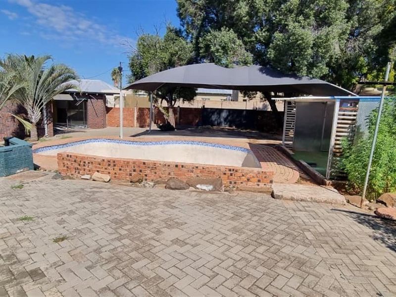 Spacious Family Haven with Income Potential in Sought-After Suburb! - Photo 9