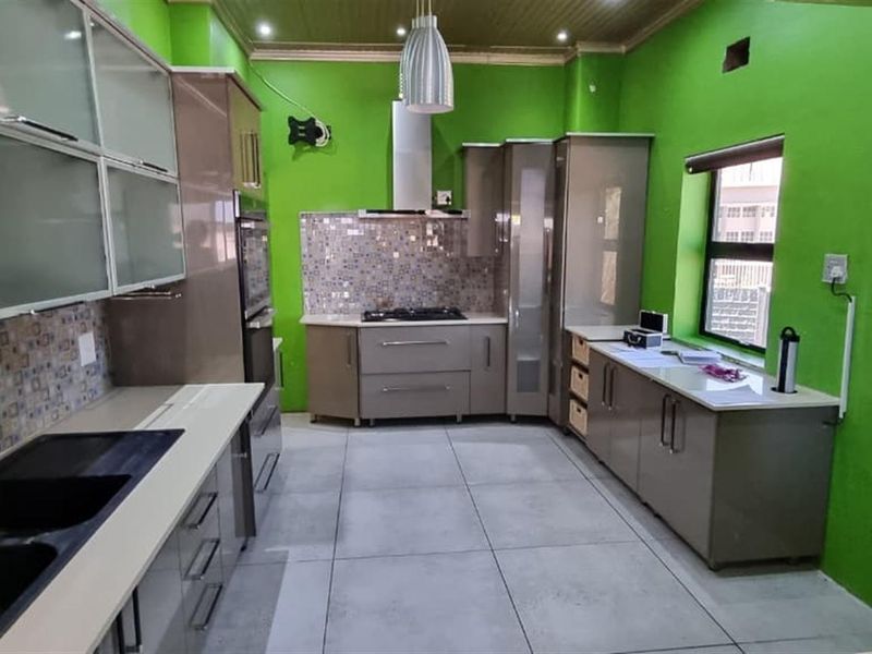 Spacious Family Haven with Income Potential in Sought-After Suburb! - Photo 5