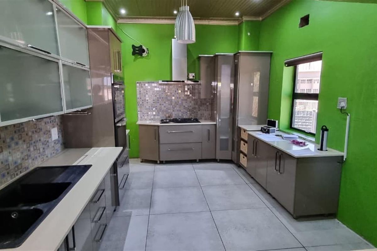 Spacious Family Haven with Income Potential in Sought-After Suburb! - Photo 5