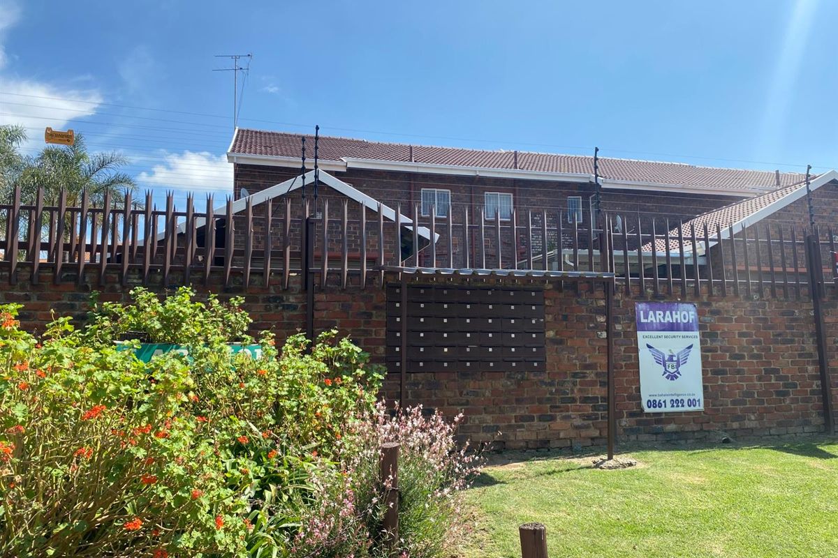 Townhouse For Sale in Birchleigh, Kempton Park - Photo 2