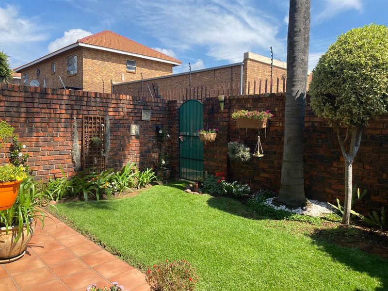 Townhouse For Sale in Birchleigh, Kempton Park - Photo 3