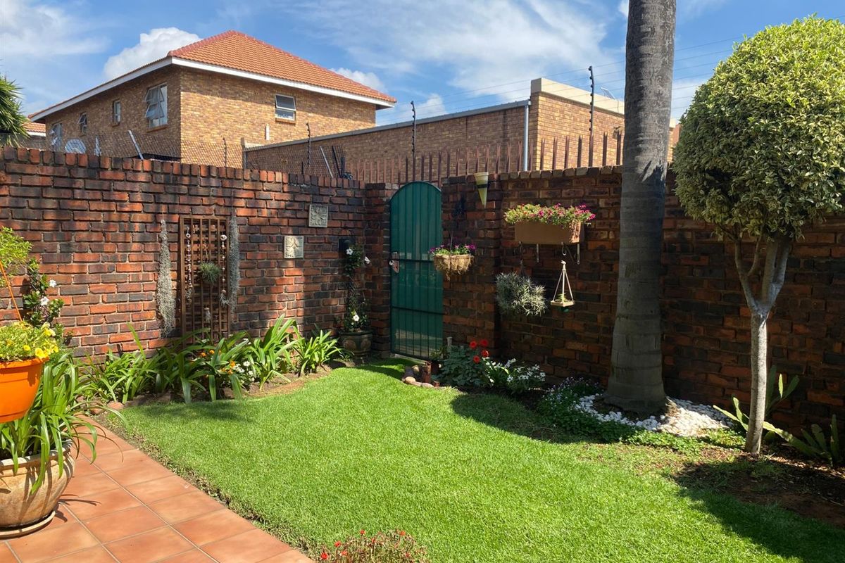 Townhouse For Sale in Birchleigh, Kempton Park - Photo 3