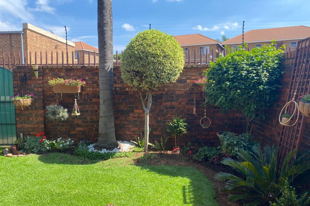 Townhouse For Sale in Birchleigh, Kempton Park - Photo 4