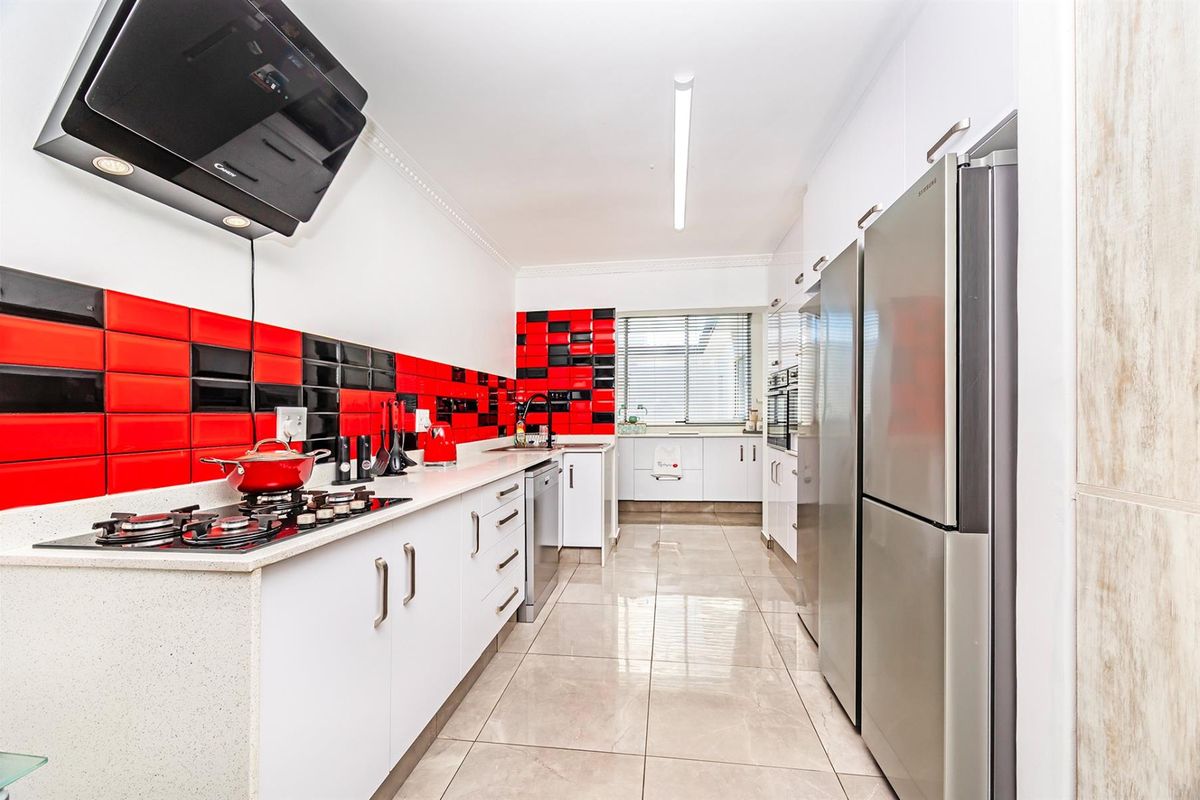 Modern ,Elegant 3-Bedroom Penthouse Beach Front Apartment - Airbnb Allowed - Photo 2