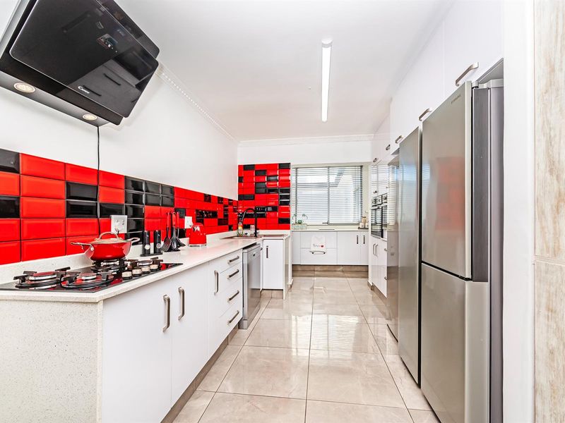 Modern ,Elegant 3-Bedroom Penthouse Beach Front Apartment - Airbnb Allowed - Photo 2