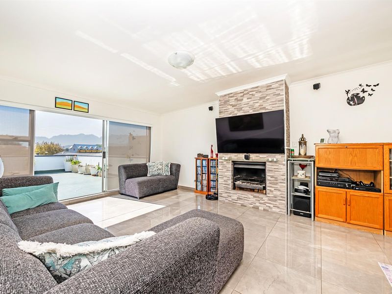 Modern ,Elegant 3-Bedroom Penthouse Beach Front Apartment - Airbnb Allowed - Photo 6