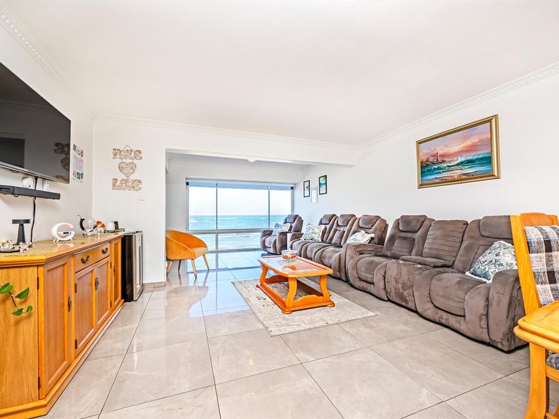 Modern ,Elegant 3-Bedroom Penthouse Beach Front Apartment - Airbnb Allowed - Photo 10