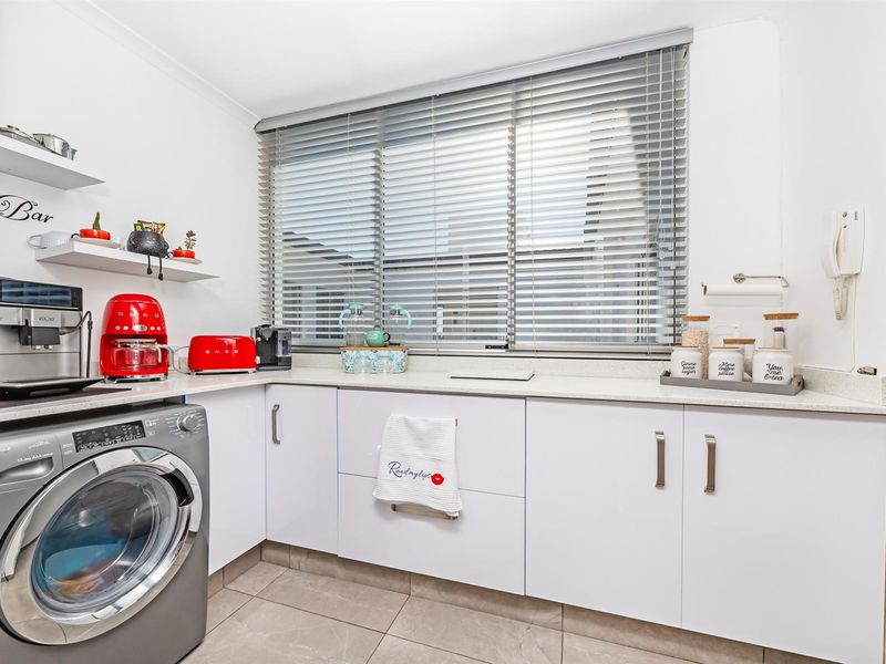 Modern ,Elegant 3-Bedroom Penthouse Beach Front Apartment - Airbnb Allowed - Photo 5