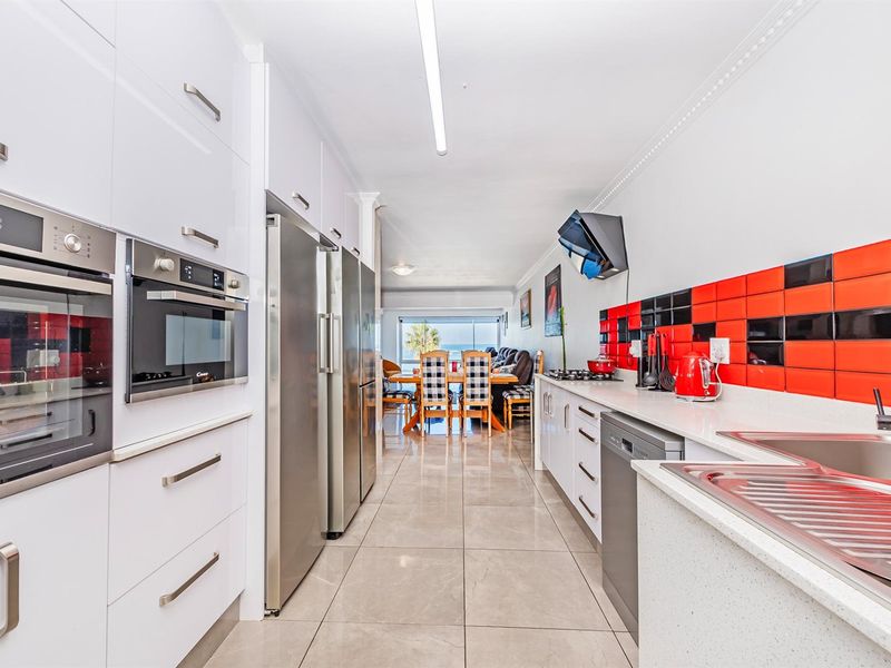 Modern ,Elegant 3-Bedroom Penthouse Beach Front Apartment - Airbnb Allowed - Photo 4