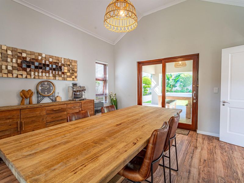 ULTRA-MODERN LIVING WITH FULLY INTEGRATED BACKUP SYSTEMS AND ENTERTAINER’S DREAM FEATURES - Photo 8